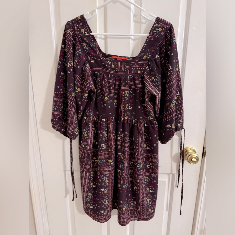 Women’s Chelsea & violet dress. Size small.